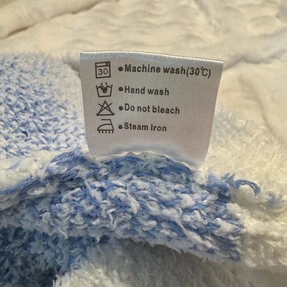 2 Piece White and Blue Fuzzy Lounge Set - Picture 8 of 8